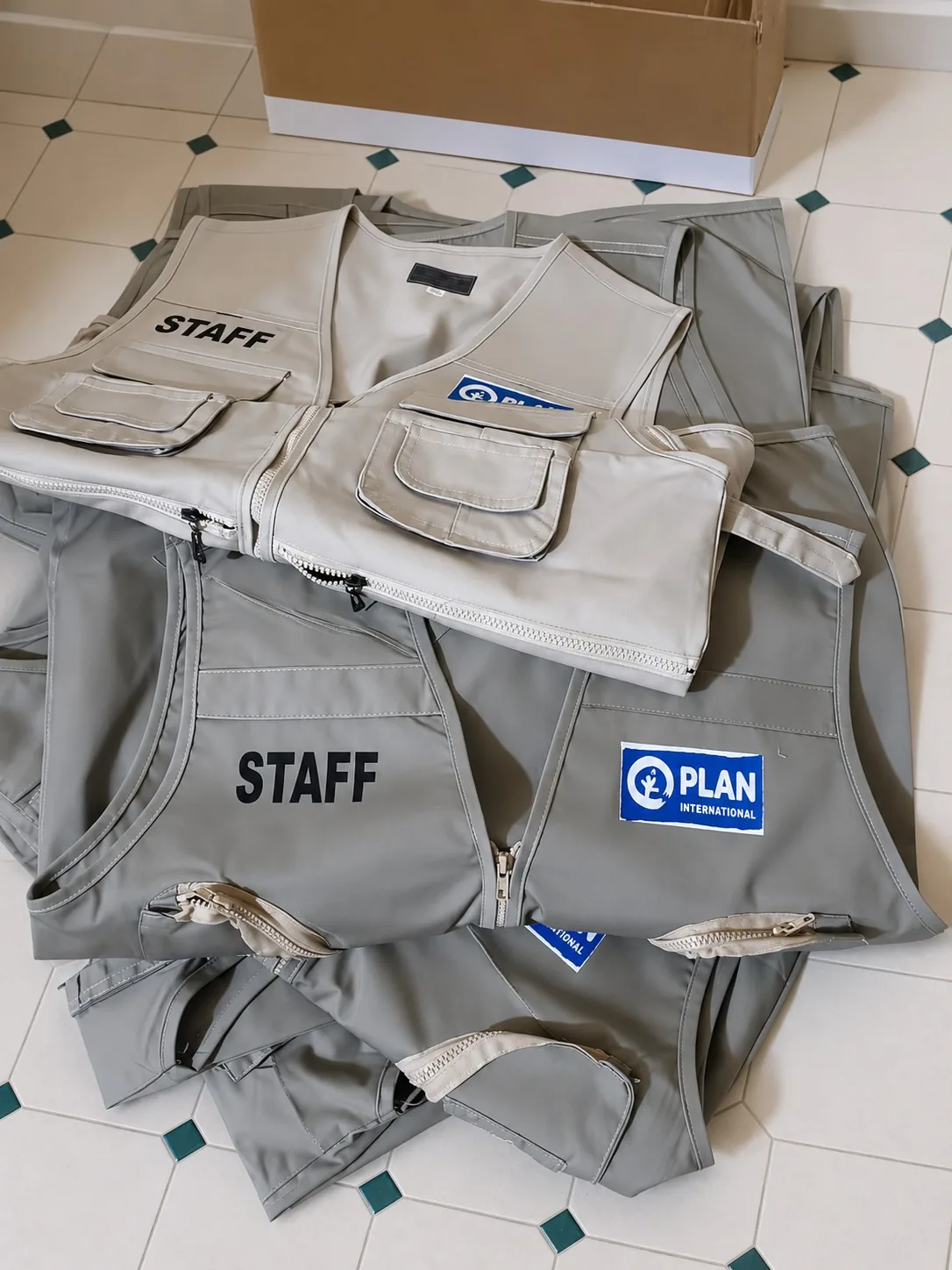 Gilets staff Plan International